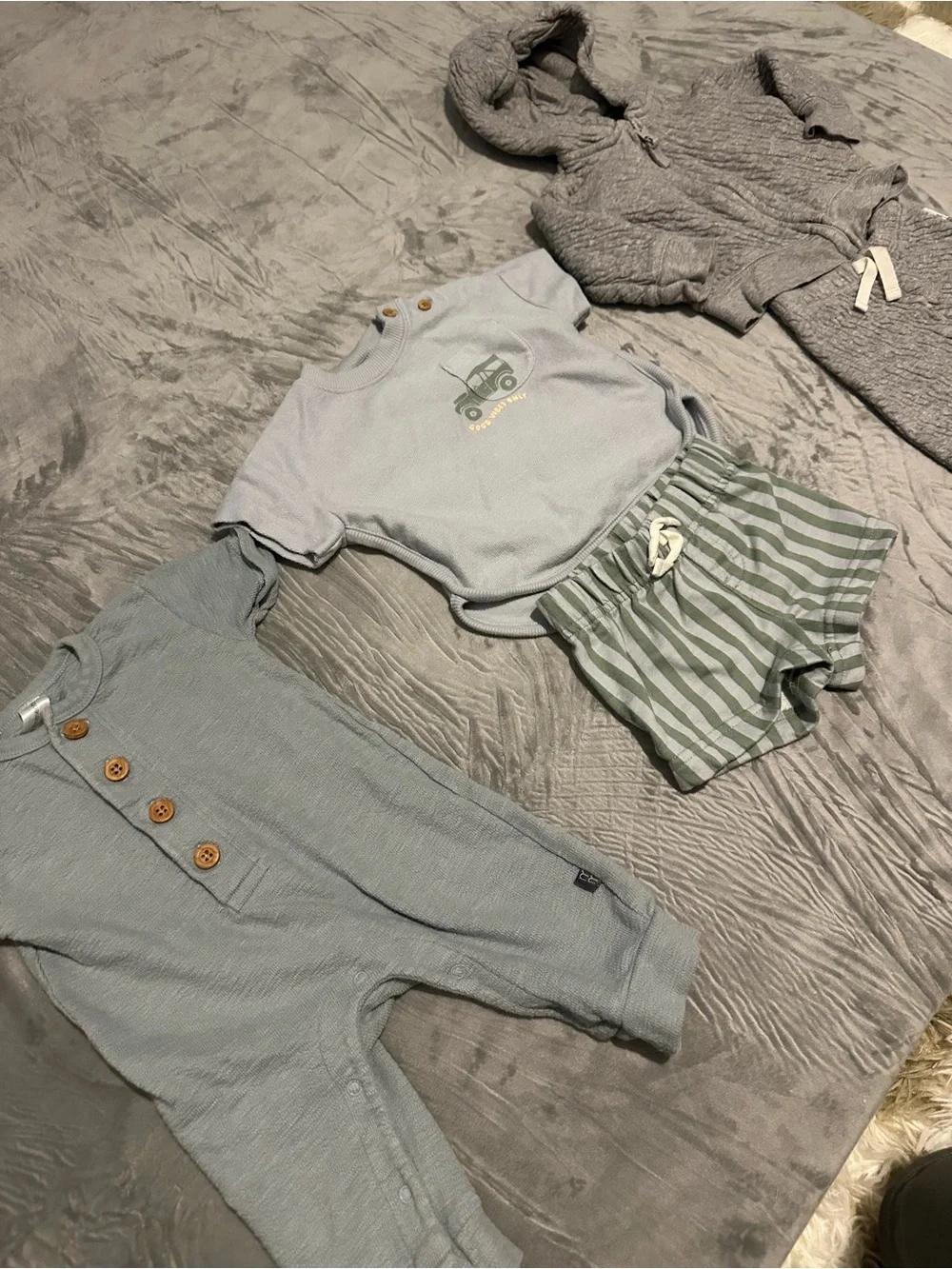 5/$25 Baby bundle (3 outfits)